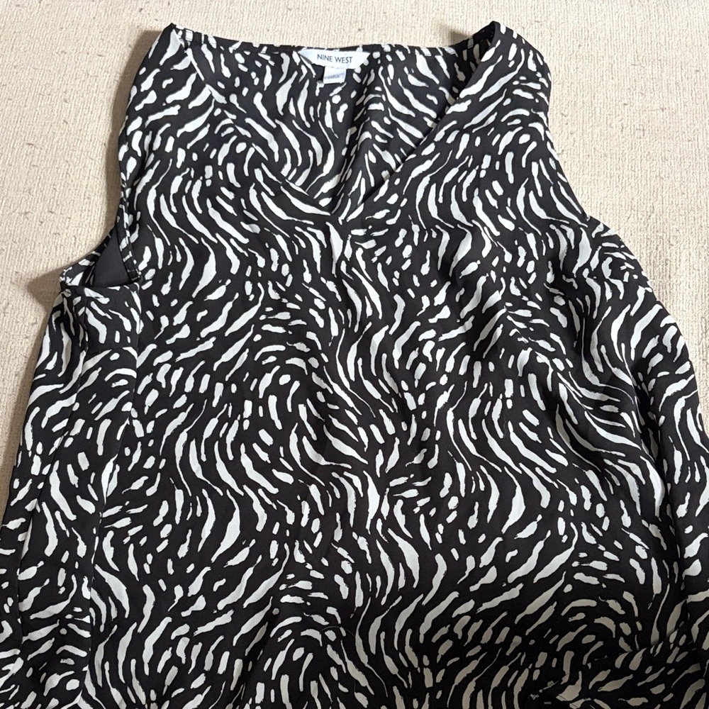 Nine West Black & White Swirl V-Neck Camisole